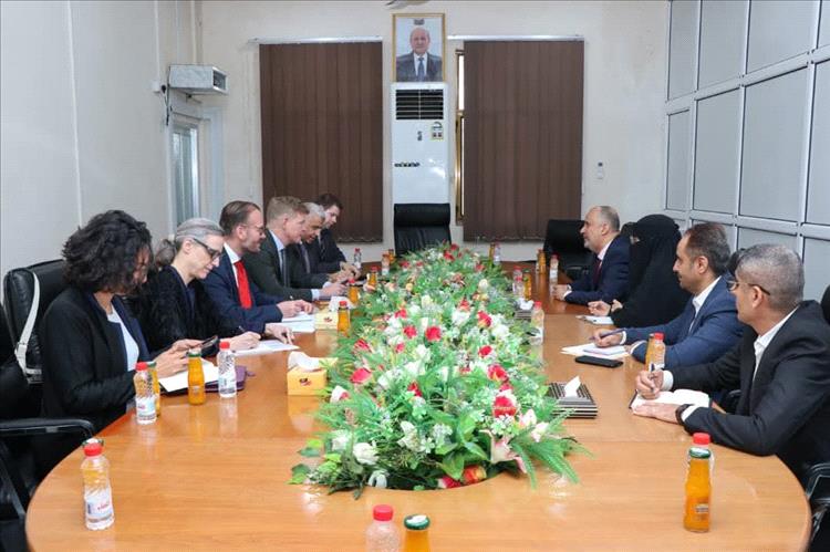 وزير المالية يبحث في عدن مع المبعوث الأممي تحديات الوضع الاقتصادي