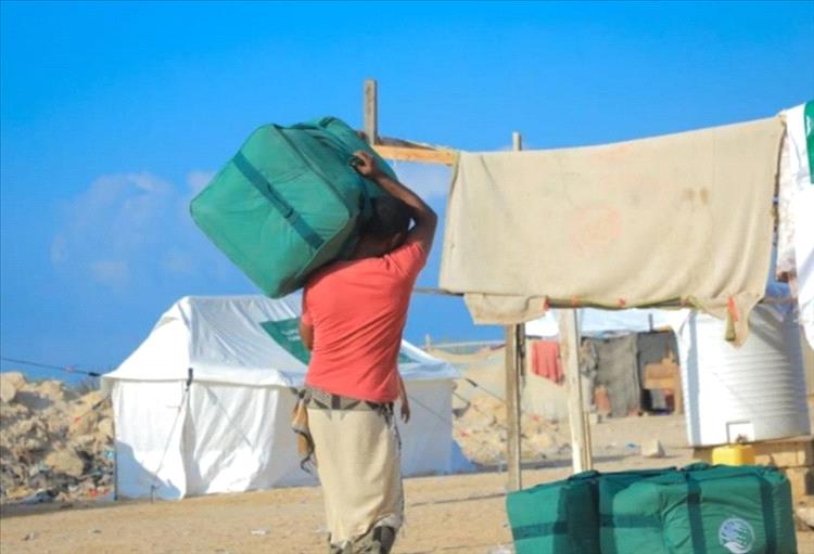 مركز الملك سلمان يقدم استجابة عاجلة للمتضررين من المنخفض الجوي في مخيمات النازحين بمديرية الريدة وقصيعر