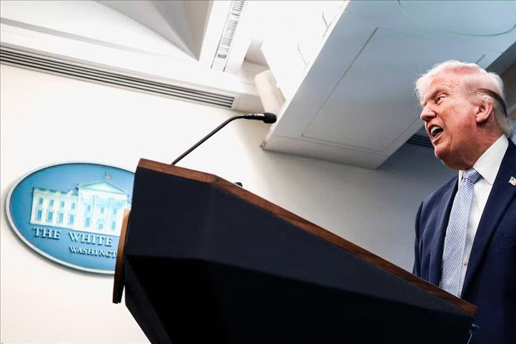 ترامب يتوعد "بفناء حضارة كاملة الليلة" وإيران ترفع الراية التحدي 