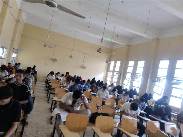 عميد كلية العلوم الادارية والمصرفية بجامعة لحج تتفقد سير امتحانات الدور الثاني للفصل الدراسي الاول