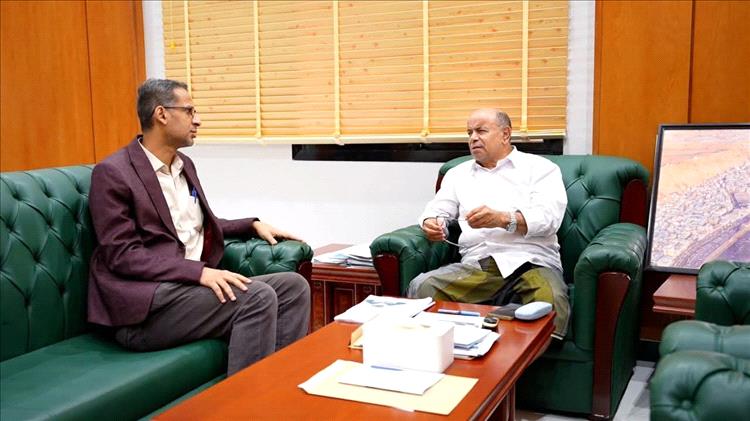 عضو مجلس القيادة محافظ حضرموت يطّلع على خطط تطوير مكتب الشؤون الاجتماعية والعمل بساحل حضرموت