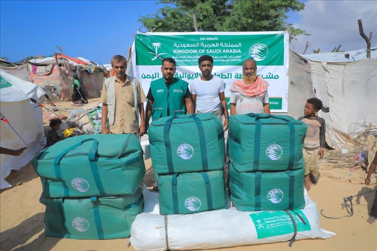 مركز الملك سلمان للإغاثة يوزع مساعدات إيوائية طارئة للمتضررين من السيول في حضرموت 