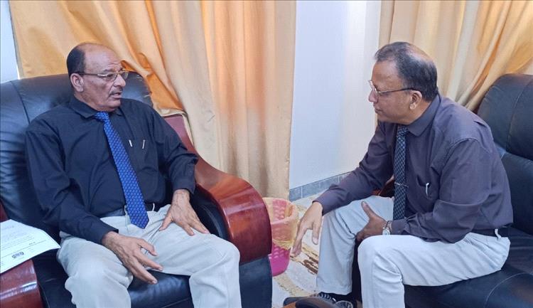 الوكيل التميمي يطلع على أوضاع مستشفى سيئون