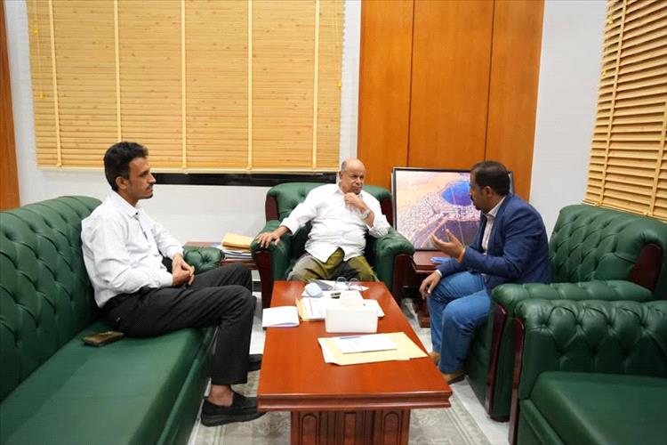 الخنبشي يبحث سبل تعزيز النشاط الاستثماري واستقطاب المشاريع التنموية