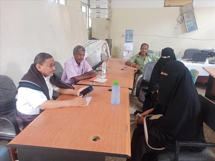 مديرة رياض الأطفال بتربية أبين تزور باتيس لبحث اعتماد روضة أطفال