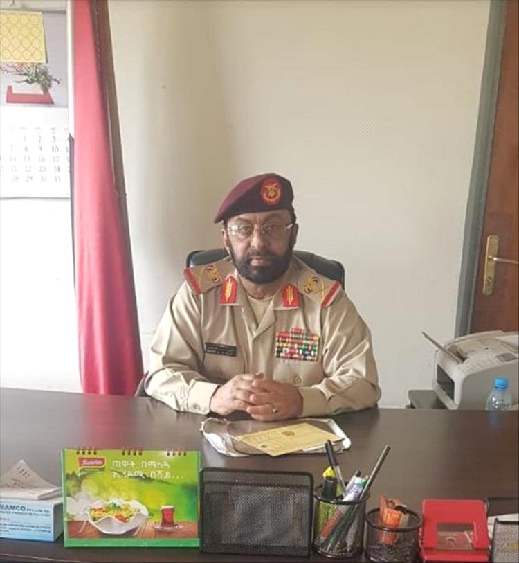 اللواء الفضلي يعزي العميد سامي السعيدي بوفاة والدته