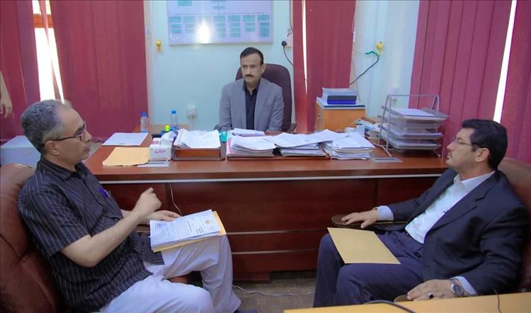 المحافظ بن الوزير يوجّه بتوسعة طريق عتق خمر للحد من الحوادث المرورية وتعزيز السلامة العامة 