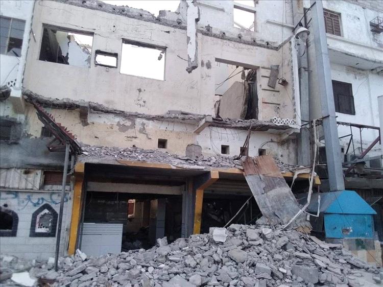 حادث مأساوي في خور مكسر.. مصرع عاملين أثناء إزالة عقار قديم