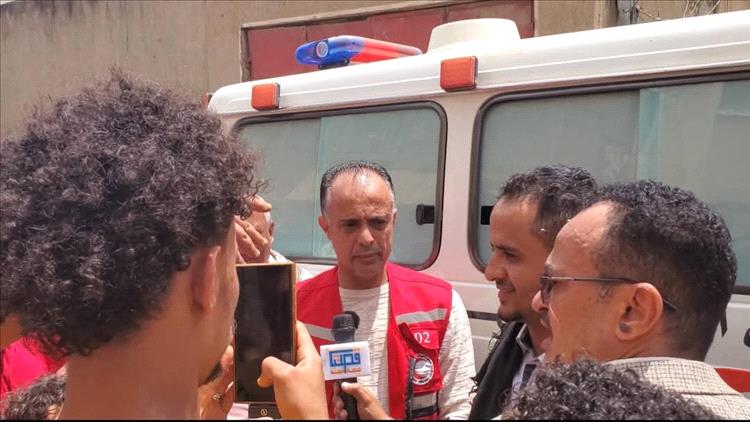 الهلال الأحمر اليمني ينقل جثمان الطفل أيلول عبر نقاط التماس في تعز