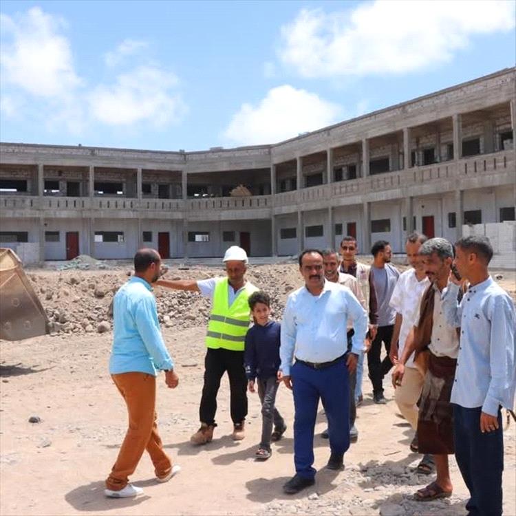 الزهري يتفقد ثانوية سالم قطن بخورمكسر والإنجاز يتجاوز 85%