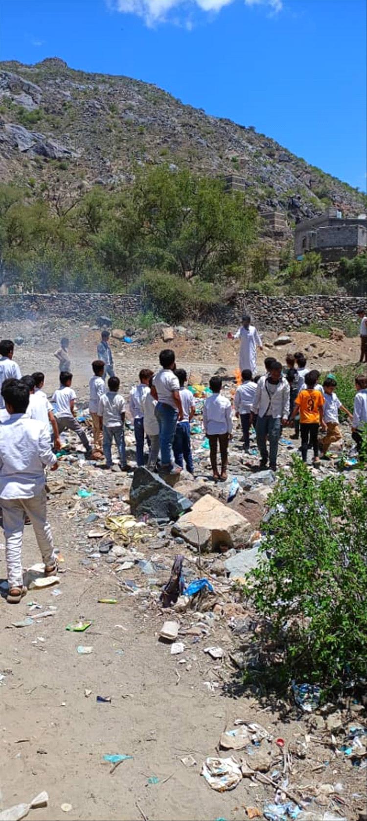 أبين.. مبادرة مجتمعية رائدة لتنظيف منطقة العرقة وحماية البيئة والزراعة