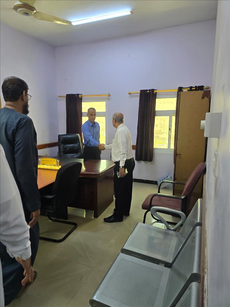 رئيس محكمة استئناف حضرموت يتفقد سير العمل الإداري ويزور رؤساء الشعب القضائية