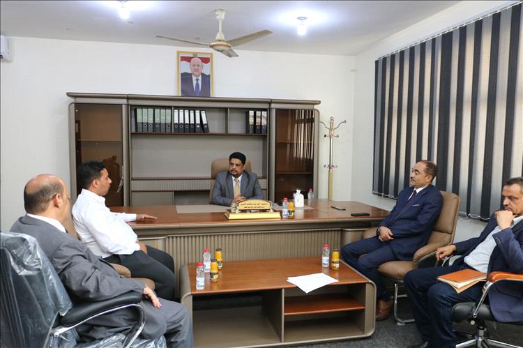 وزير التعليم الفني يلتقي برئيس جامعة العلوم والتكنولوجيا لمناقشة تطوير البرامج التعليمية والتدريبية