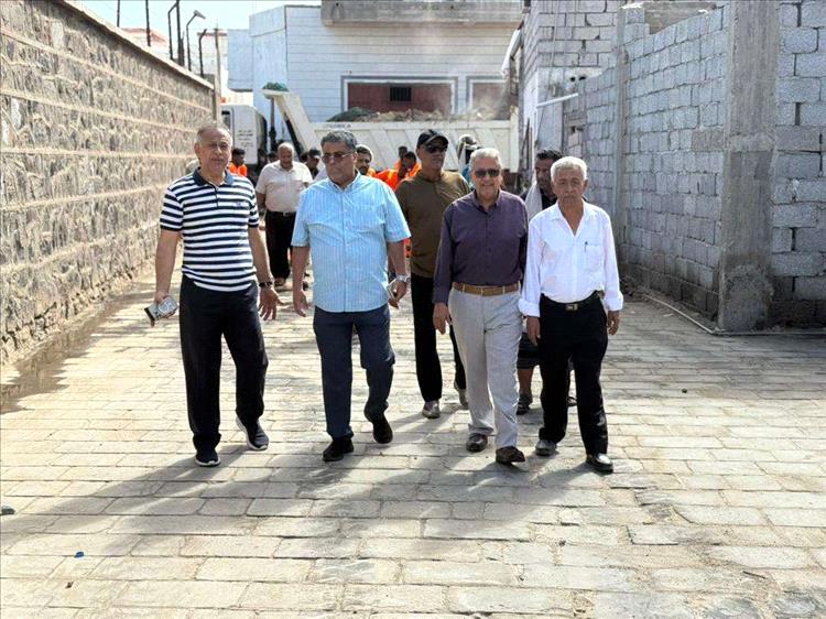 الشاذلي والجاوي وراشد يدشنون حملة نظافة شاملة في شوارع وأحياء المعلا