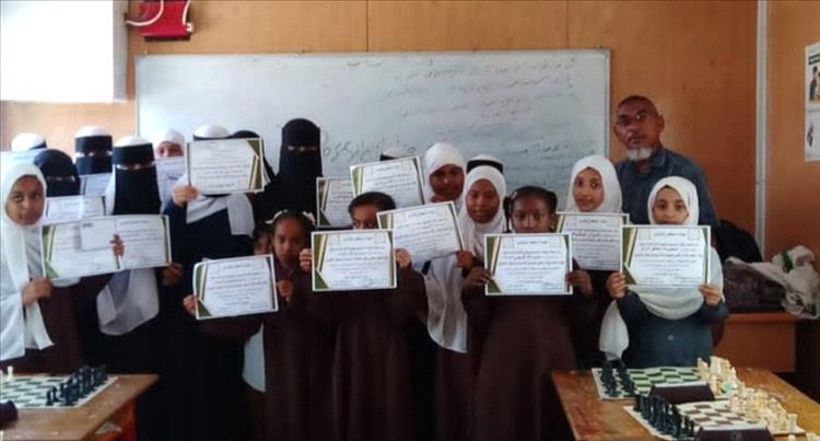 النجمة عائدة مصطفى تتوج ببطولة الشطرنج الفردية بمجمع الفتح للبنات بخنفر