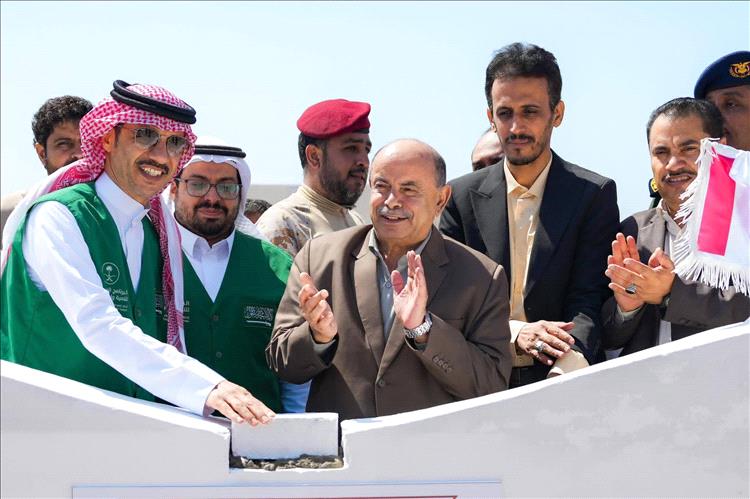 الخنبشي يضع حجر الأساس لمشروع محطات توليد الكهرباء الإسعافية بقدرة 100 ميجاوات لساحل حضرموت 