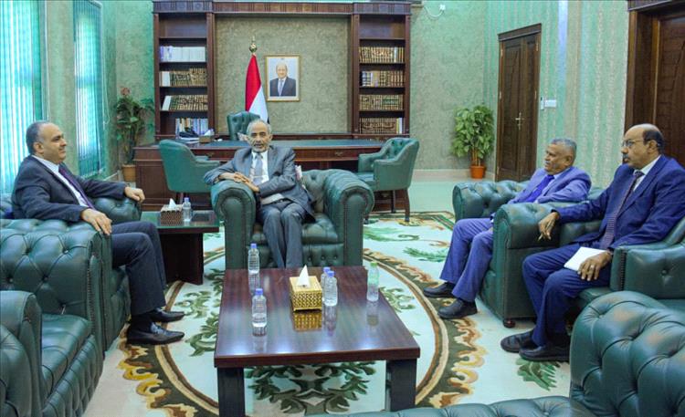 عضو مجلس القيادة الصبيحي يشدد على معالجة الوضع الاقتصادي وانتظام صرف رواتب موظفي الدولة