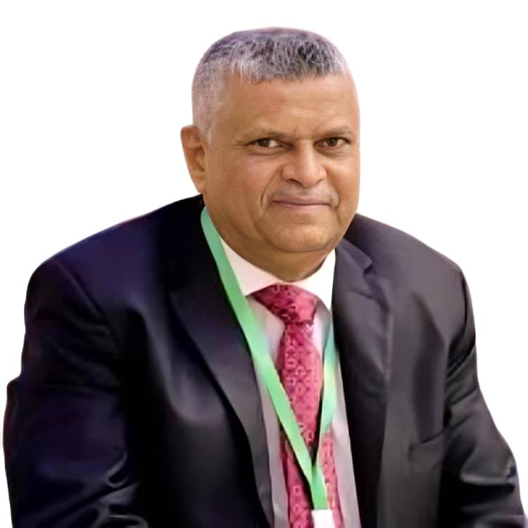 عميد كلية الإعلام يعزي عضو هيئة التدريس د. محمد الدباء بوفاة عمه