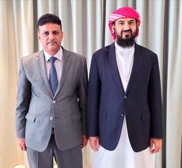 المحرمي يلتقي الدكتور أحمد باراس في الرياض لبحث ملفات المرحلة وتعزيز الاستقرار