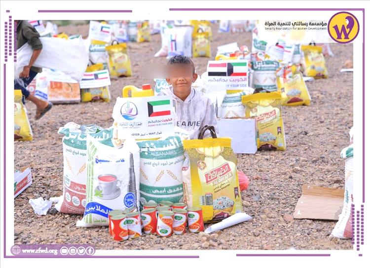 مؤسسة رسالتي تنفذ توزيع 230 سلة غذائية للمتضررين من السيول في تعز