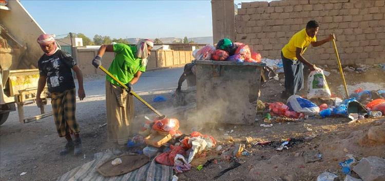 وحدة النظافة و التحسين بمديرية القطن تقوم بجمع المخلفات من شوراع و أحياء المديرية
