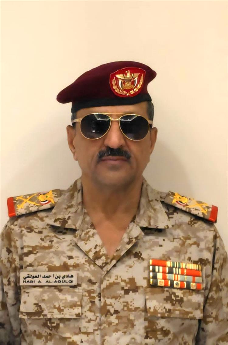 قائد المنطقة العسكرية الثامنة العولقي يعزّي قائد اللواء 177 مشاة باستشهاد نجله في جبهات مأرب .