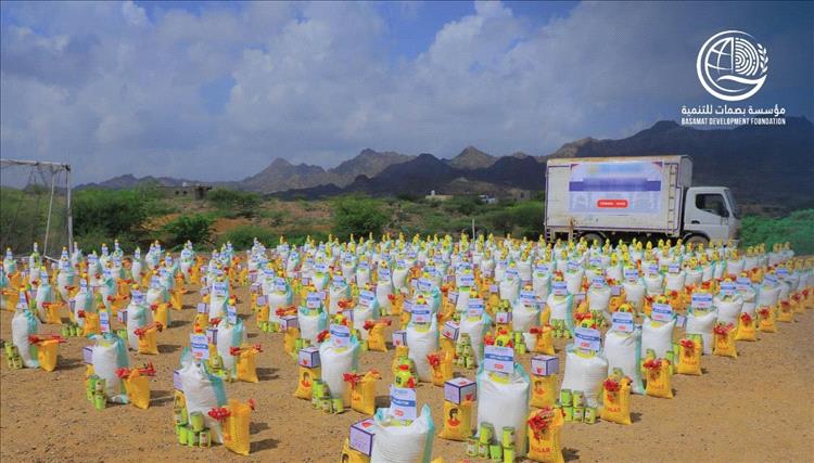 مؤسسة بصمات للتنمية تنفذ إغاثة عاجلة للأسر المتضررة من السيول في مديريتي الوازعية والمخا بتعز