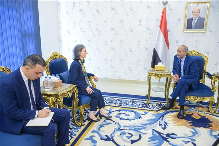عضو مجلس القيادة الرئاسي محمود الصبيحي يستقبل في عدن السفيرة الفرنسية