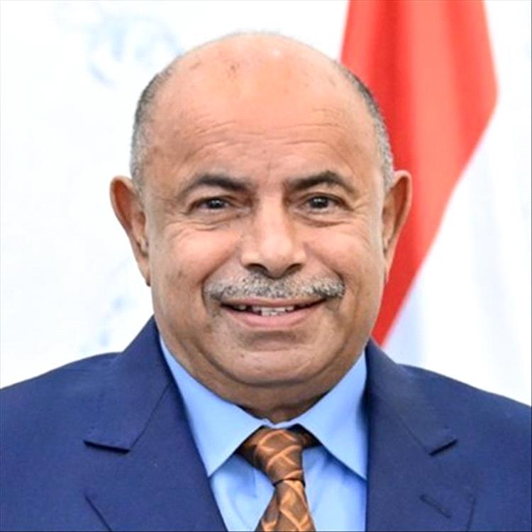 الخنبشي يصدر قرارات جديدة لإدارة قطاع النظافة بساحل حضرموت