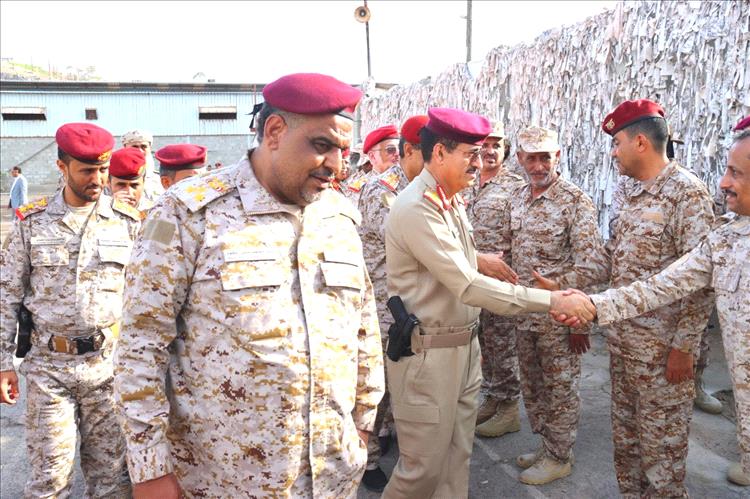 وزير الدفاع يتفقد القاعدة الإدارية بعدن ومستشفى باصهيب العسكري