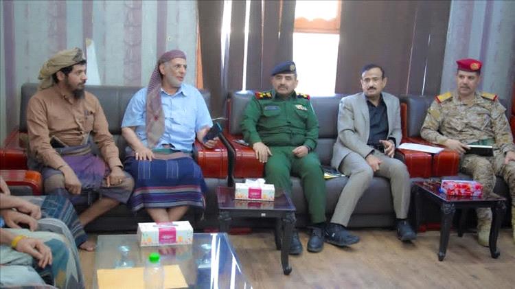 المحافظ بن الوزير يرعى لقاءً تاريخياً لمشائخ قبيلتي آل لحول وآل أسلم المصعبين ويؤكد على طيّ صفحة الماضي وتعزيز وحدة الصف