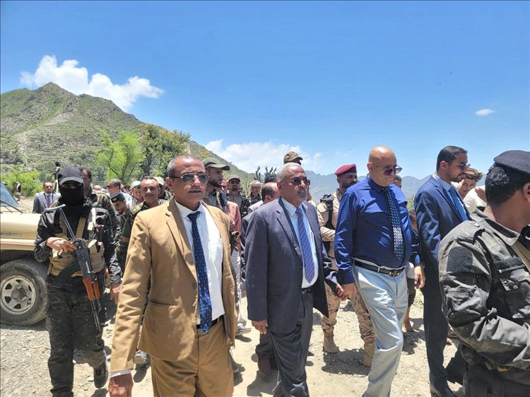 مديرية المسراخ تحت وطأة السيول… زيارة حكومية ترصد الأضرار وتعد بتدخلات عاجلة