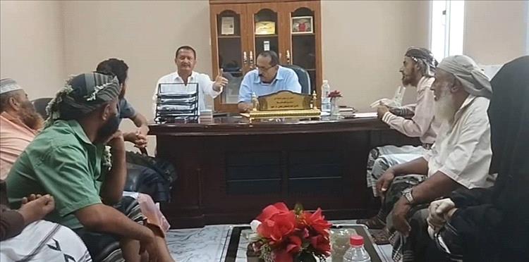 أمين محلي لحج يبحث مع مندوب الغاز ووكلاء الحوطة وتبن آلية توزيع الغاز المنزلي بالمحافظة