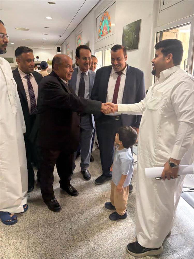 عضو مجلس القيادة الخنبشي يزور السفارة اليمنية في الرياض ويطلع على أوضاعها والخدمات المقدمة للمواطنين