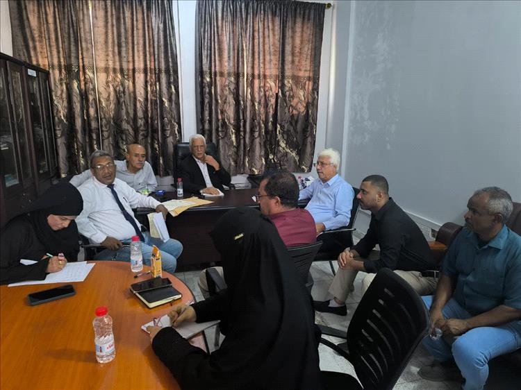 عدن.. استلام وتسليم مكتب السياحة بين المدير السلف والخلف بحضور لجنة من المحافظة