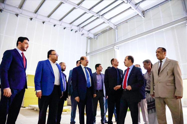 رئيس الوزراء: الإعلام في صدارة معركة استعادة مؤسسات الدولة ومواجهة مشروع التضليل 