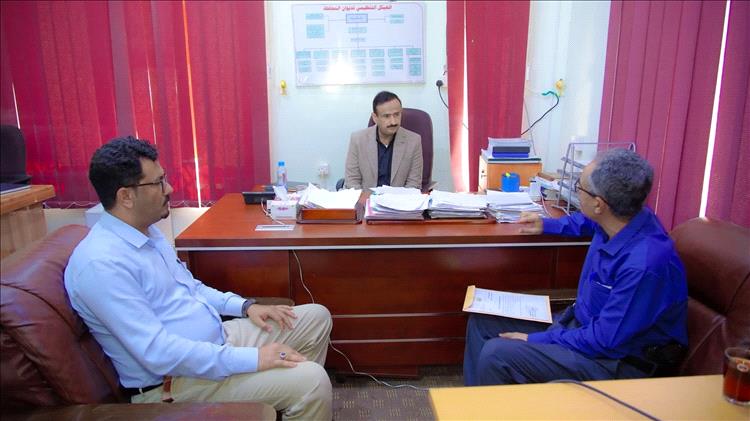 المحافظ بن الوزير يشيد بمستوى سير العملية التعليمية، بالمحافظة ويوجه بصرف حوافز للمعلمين فيها.