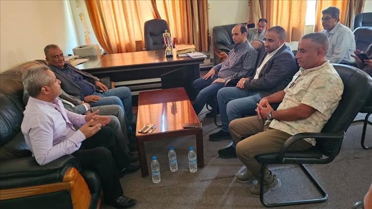 شركة المقبلي تزور جامعة تعز لتعزيز الشراكة في مجال الطاقة المتجددة وتطوير تدريب الطلاب