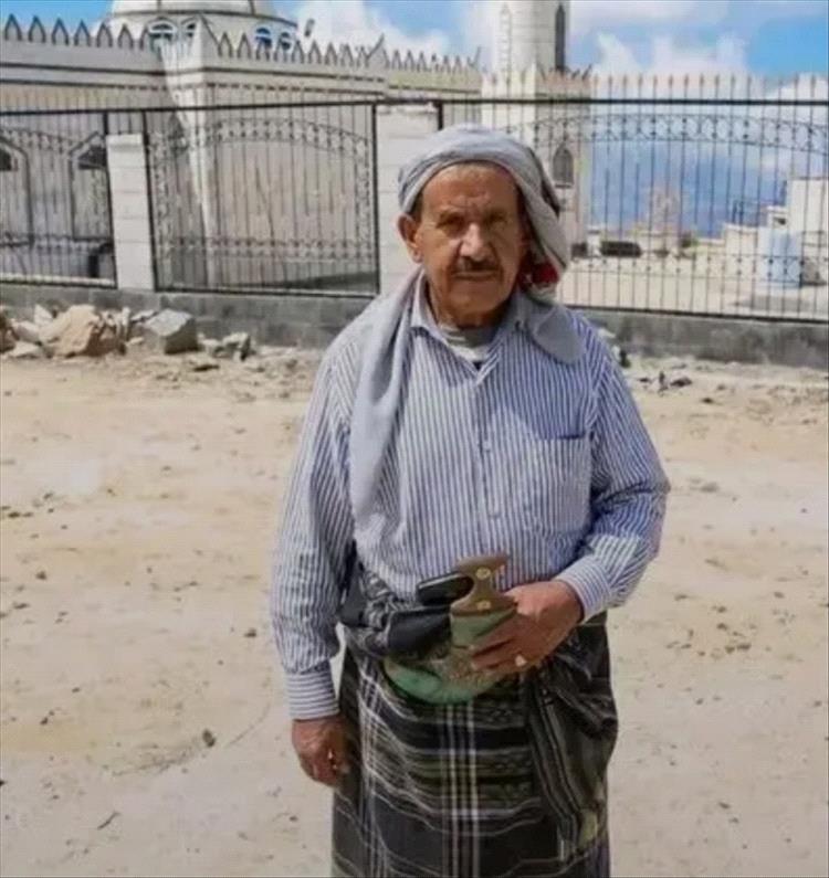 مدير عام قعطبة بكر الشاعري يعزي بوفاة الشيخ مسعد أحمد موسى المريسي 