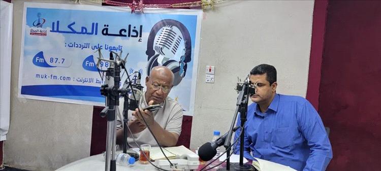 مدير عام المياه يناقش تحديات المياه والصرف الصحي وخطط الصيف في ساحل حضرموت