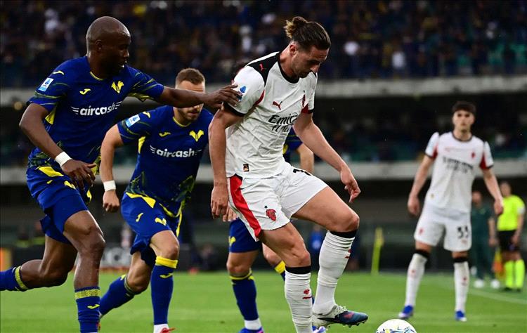 ميلان يهزم فيرونا ويستعيد المركز الثاني بالدوري الإيطالي