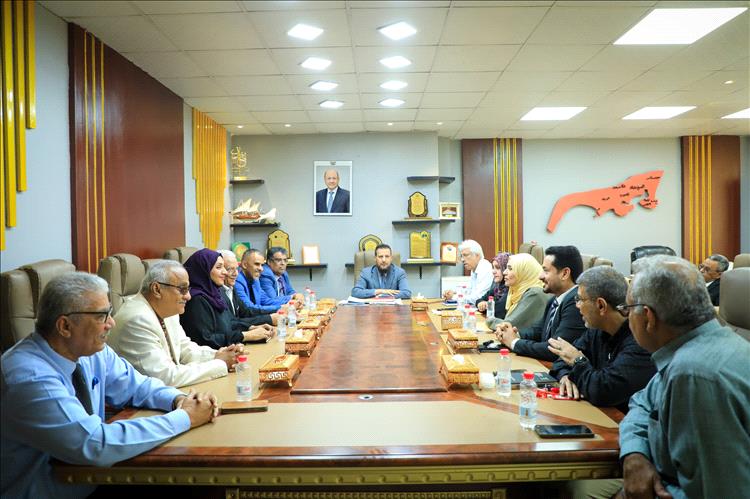 المحافظ عبدالرحمن شيخ يلتقي بمديري عموم المكاتب التنفيذية المكلفين حديثا ويؤكد أهمية العمل بروح الفريق الواحد