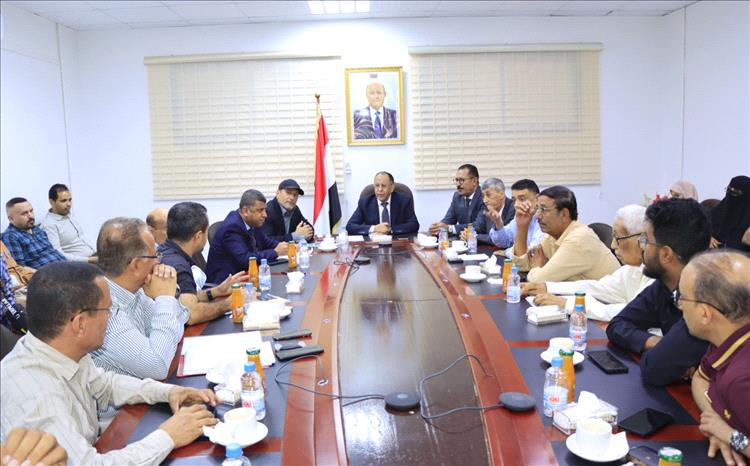 وزير الصناعة والتجارة يناقش مع الغرفة التجارية وشركات الملاحة معالجات عاجلة لخفض تكاليف الشحن واستقرار الأسواق