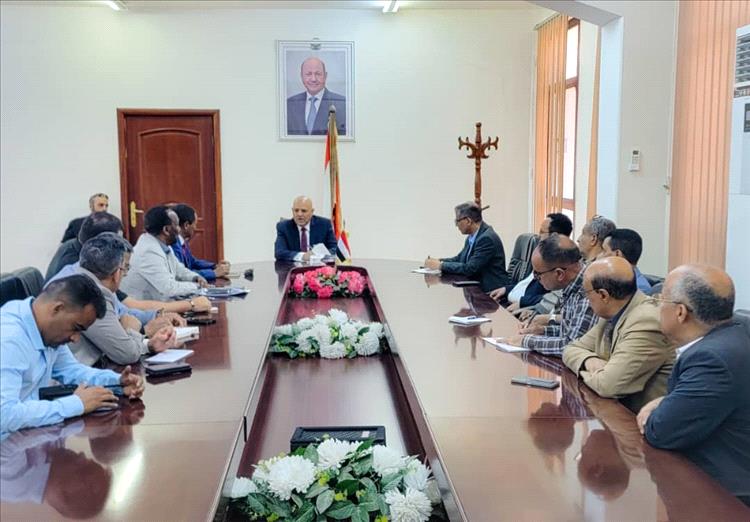 محافظ تعز يبحث مع المدير القطري لبرنامج الأغذية العالمي سبل تعزيز الاستجابة الإنسانية