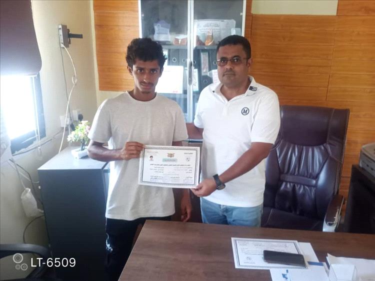 محافظة لحج يكرم أوائل الجمهورية في الثانوية المهنية تخصص "تمديدات كهربائية"