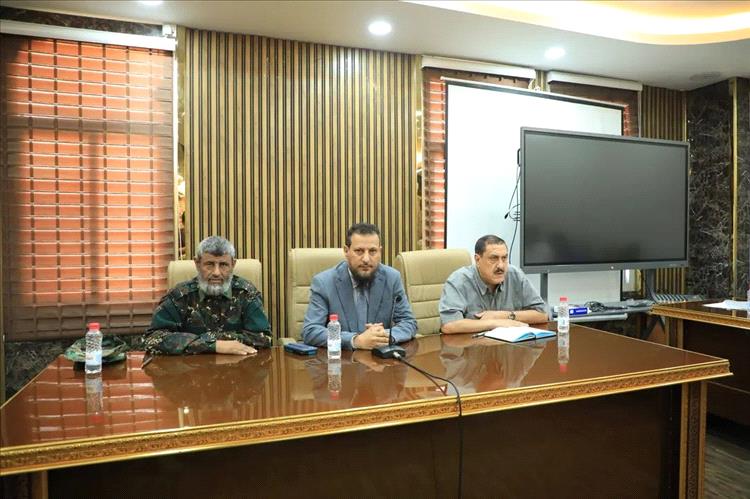 محافظ العاصمة المؤقتة عدن يرأس اجتماعاً لوحدة التدخل بمشكلات الأراضي ويؤكد أهمية العمل المشترك لمنع البناء العشوائي