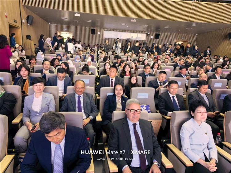 المستشار الثقافي يشارك في فعاليات يوم اللغة الصينية ويؤكد دورها في تعزيز التعاون الأكاديمي مع اليمن 