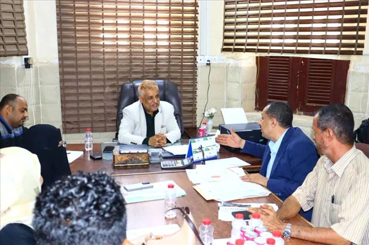 رئيس نيابة إستئناف الأموال العامة يوجه بالتحقيق في اعتداءات على المسطحات المائية بعدن