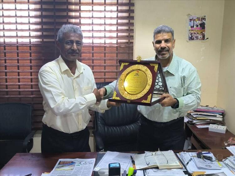 فرع اتحاد الشطرنج بعدن يتسلم "درع الفرع النموذجي" لعام 2025