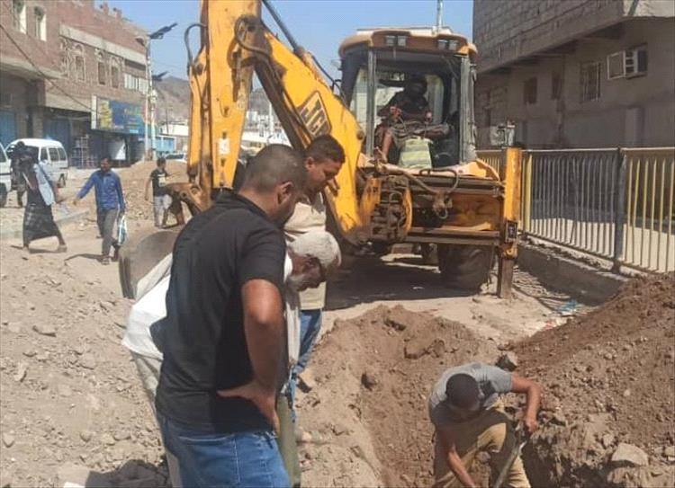 عدن.. تنفيذ أعمال ميدانية لتعزيز خدمات المياه في مديرية صيرة